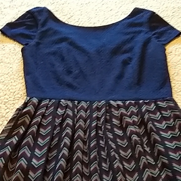 Short Chevron dress - Picture 2 of 3
